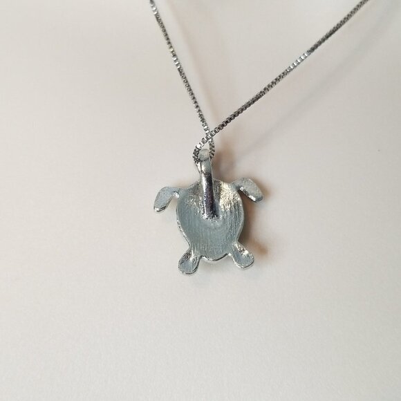 pretty Green Turtle with Silver Chain - Picture 7 of 10